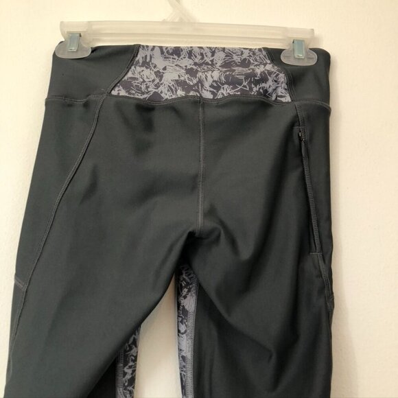 UNDER ARMOUR Mileage Printed Capri Gray Geometric Active Workout Leggings Small - Picture 8 of 12